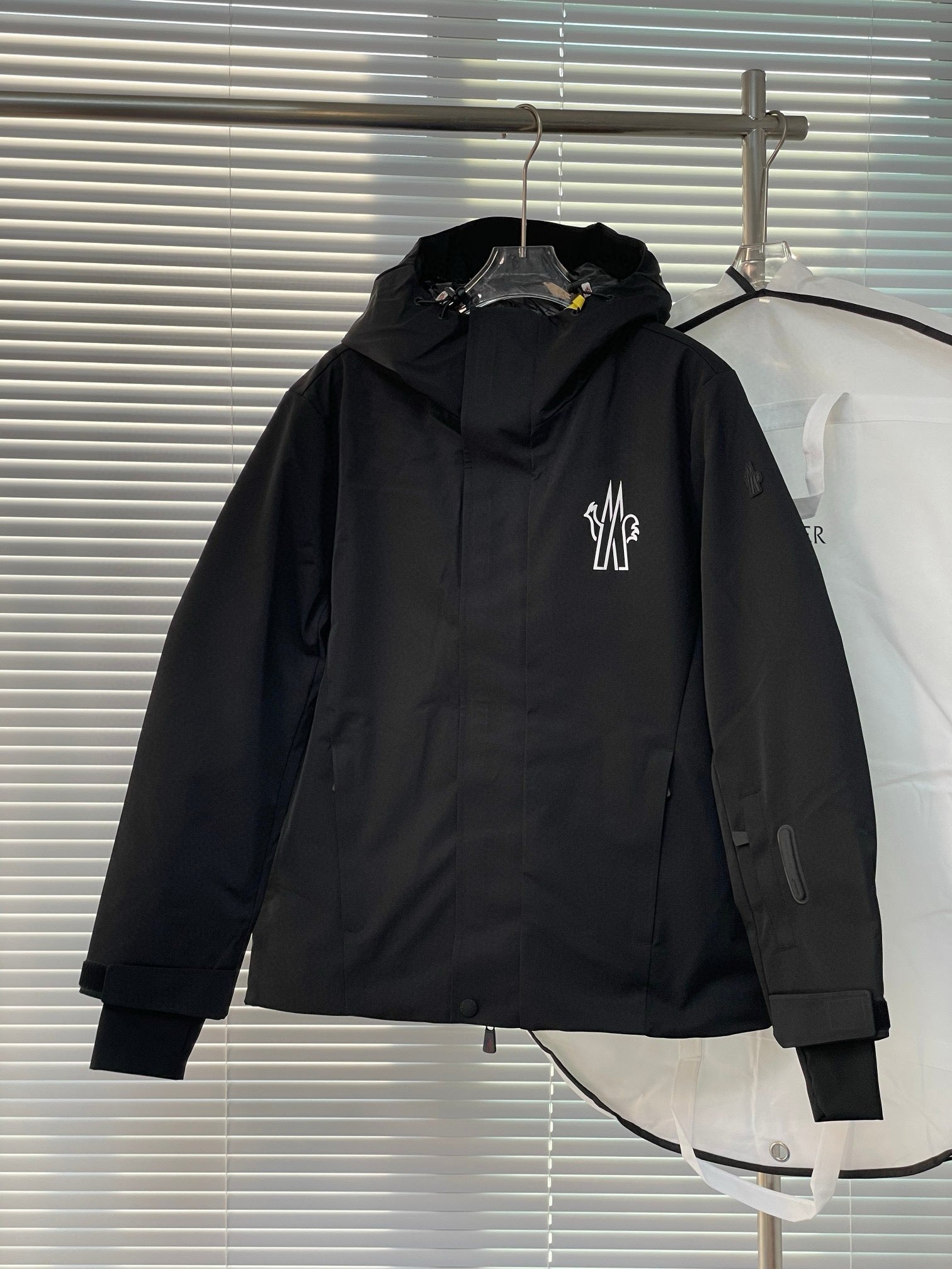 MNC Windbreaker