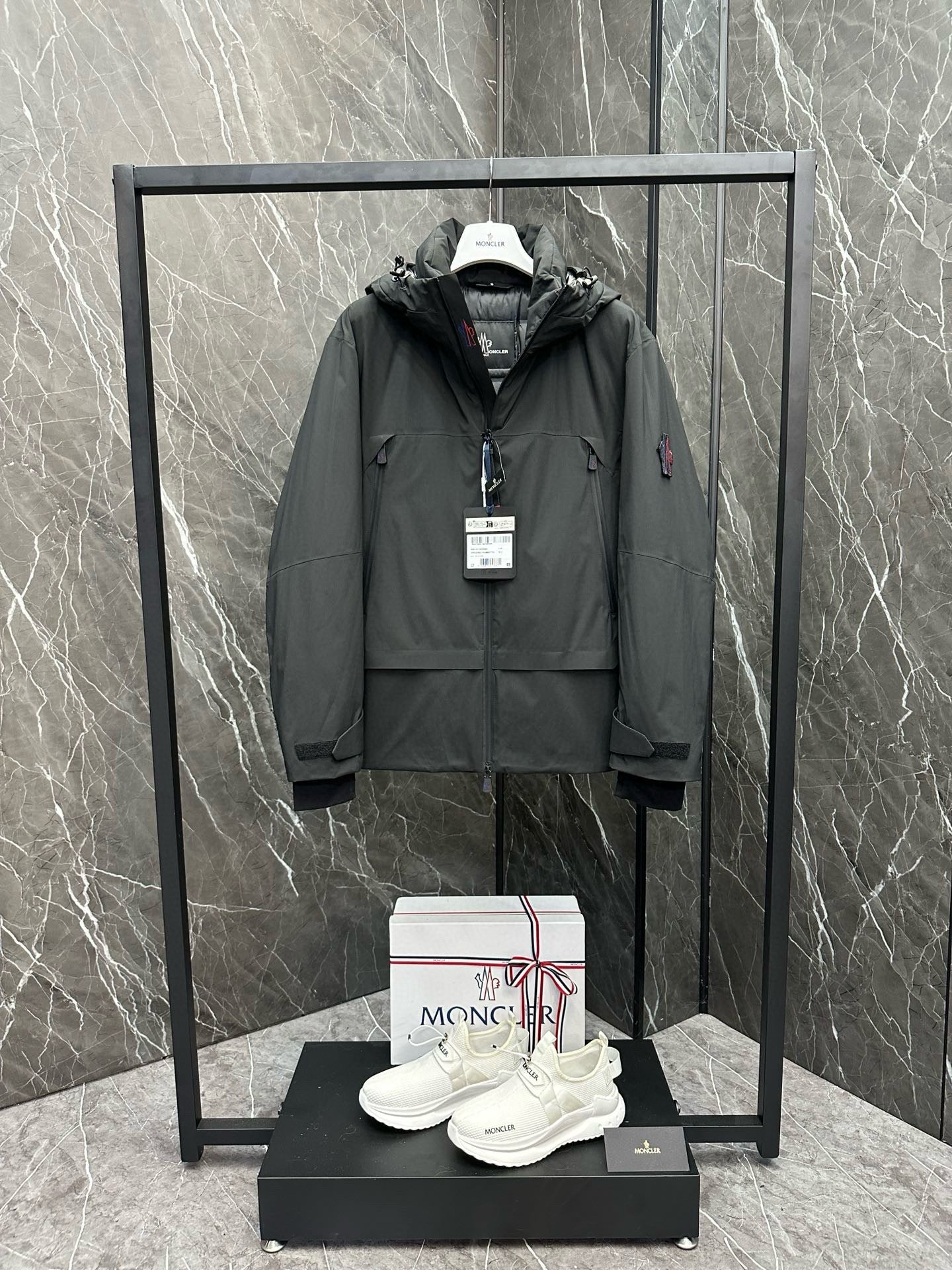 MNC Windbreaker