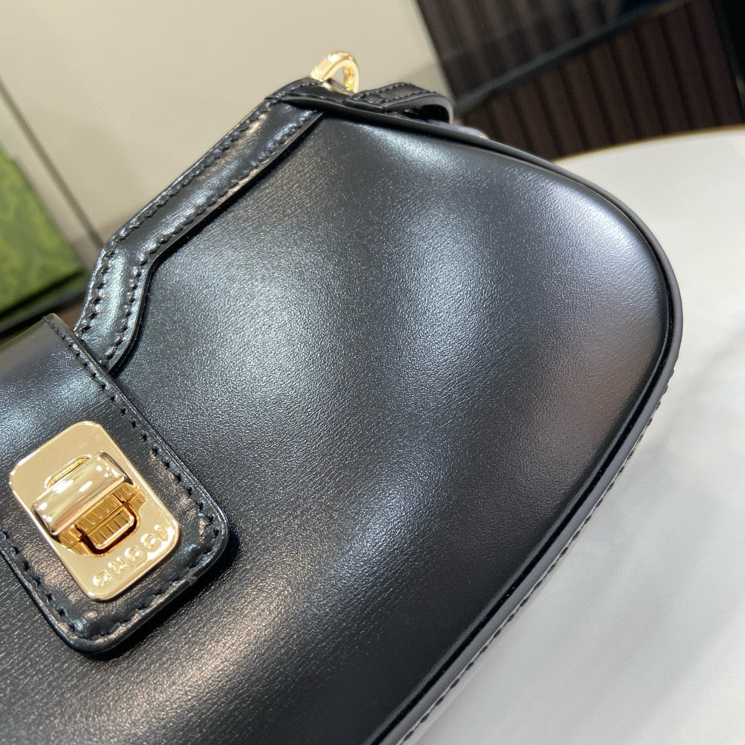 GC Shoulder Bag