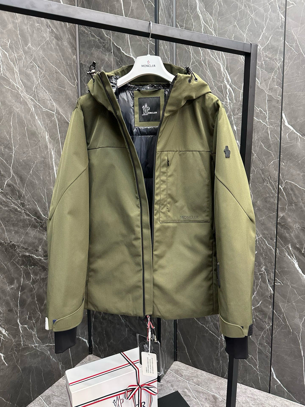 MNC Windbreaker