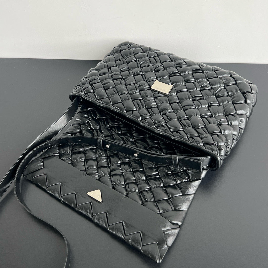 BTV Rumple Messenger Bag