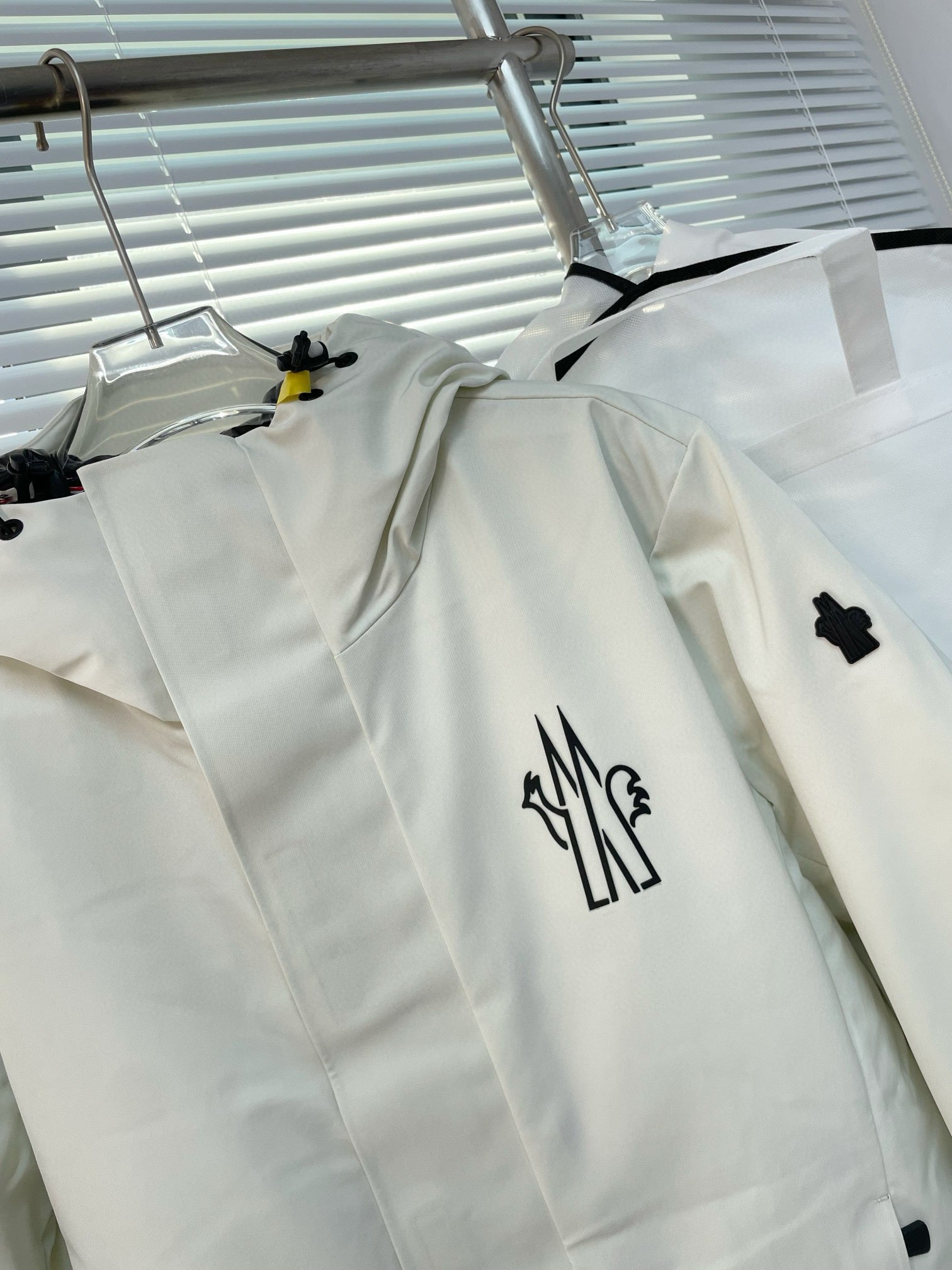 MNC Windbreaker