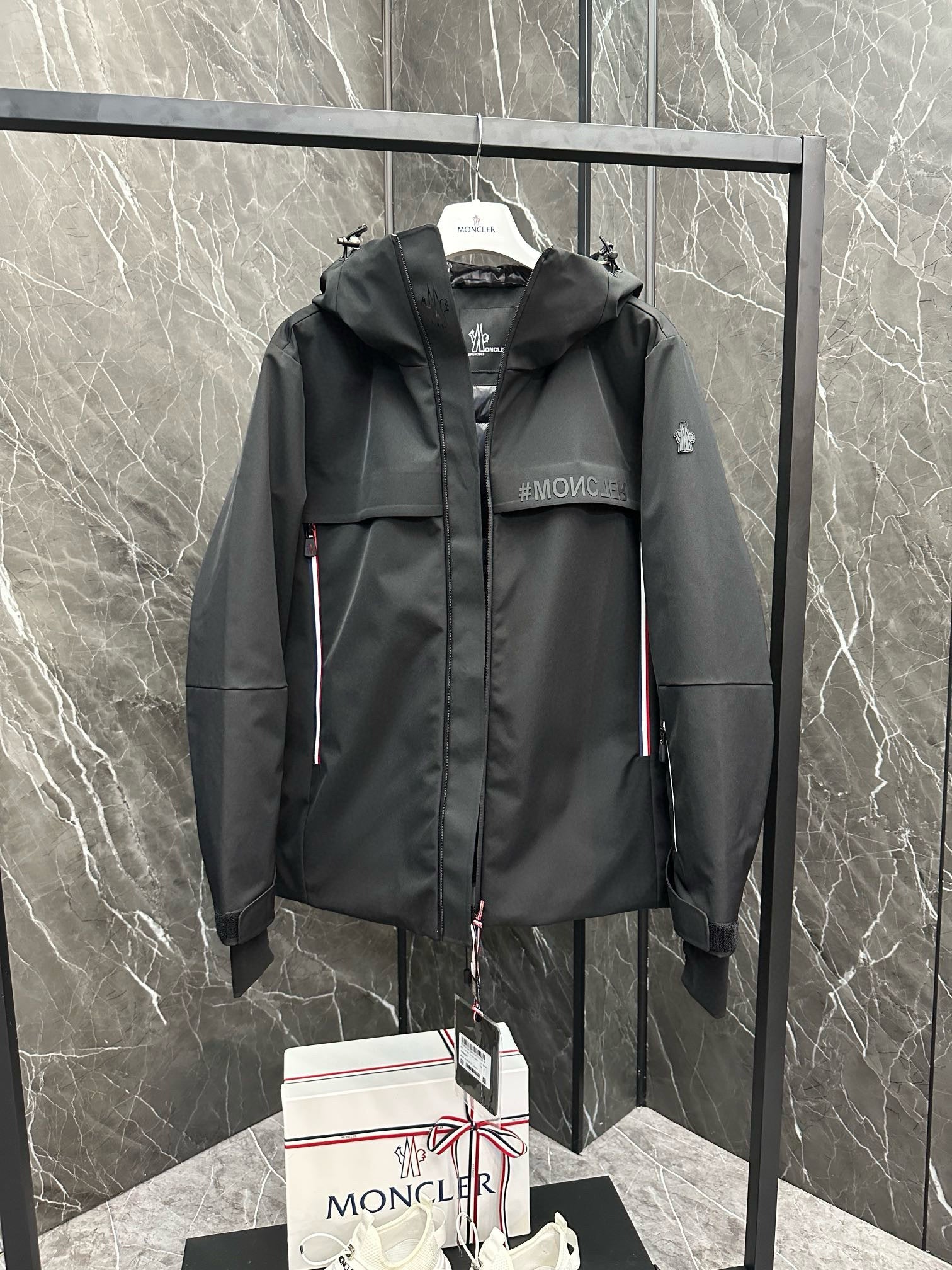 MNC Windbreaker