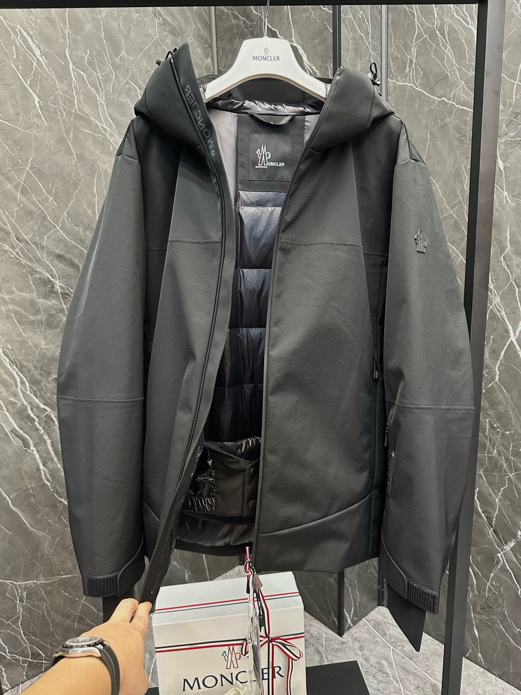 MNC Windbreaker