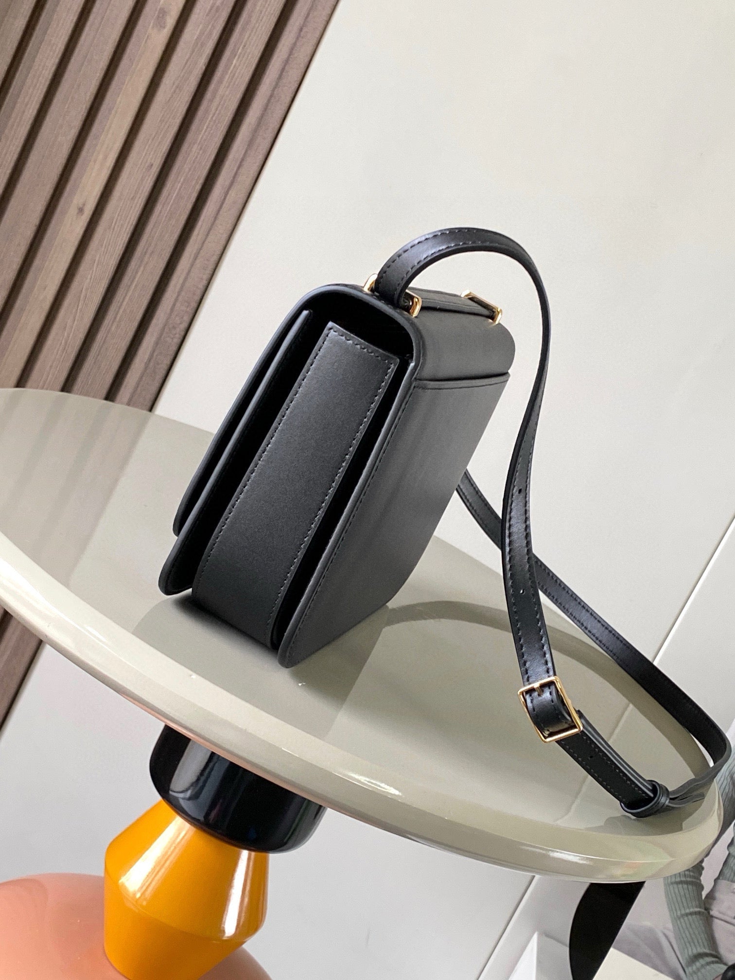 LW Goya Leather