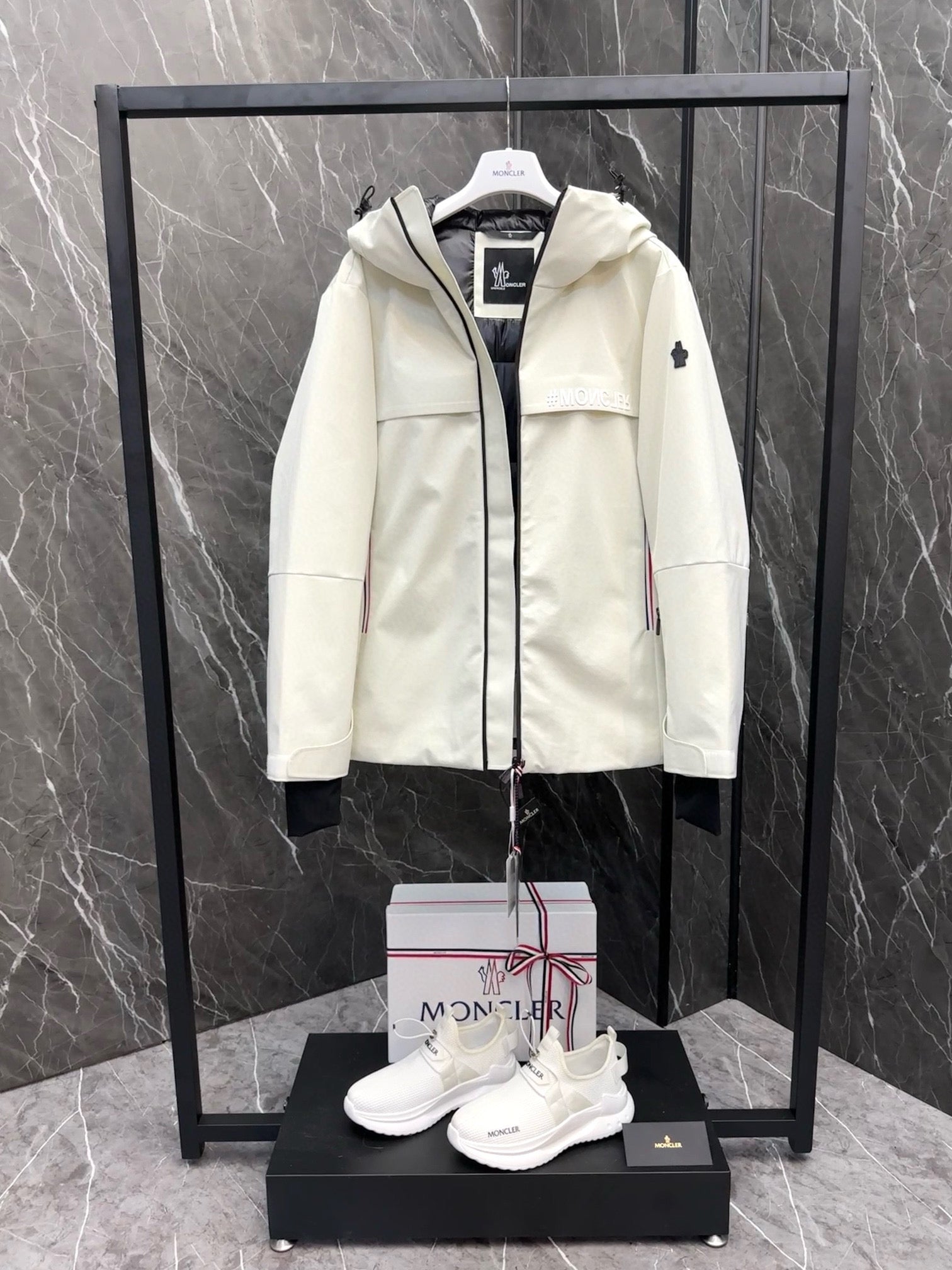 MNC Windbreaker