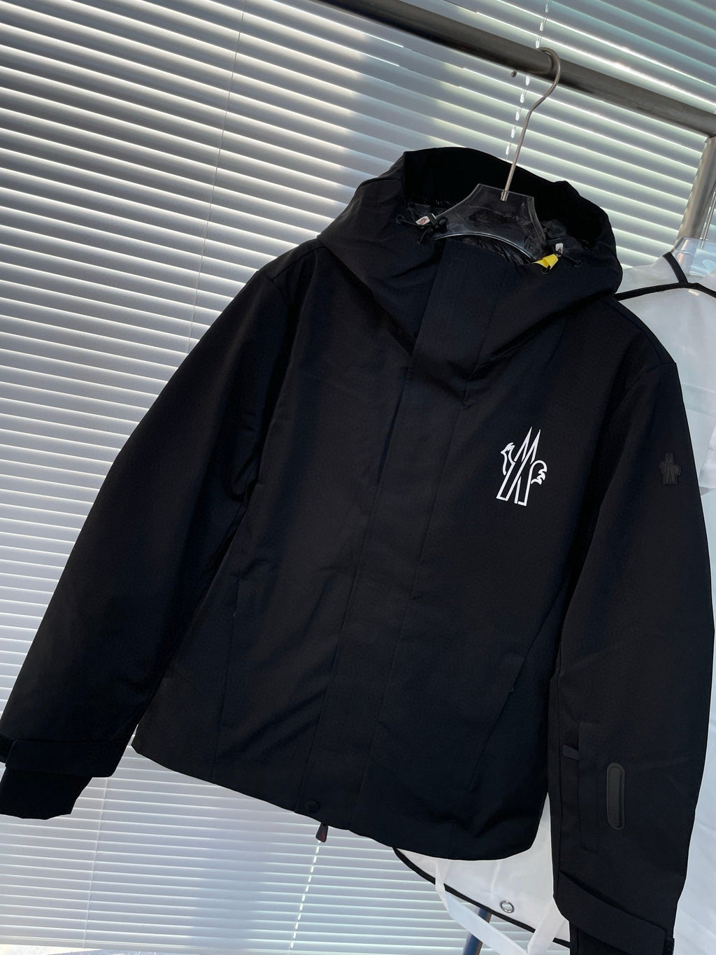 MNC Windbreaker