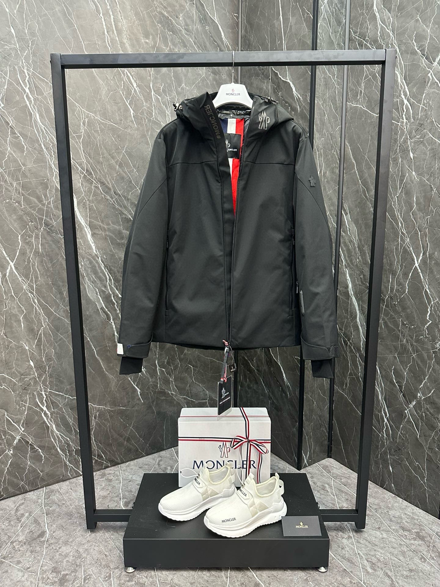 MNC Windbreaker