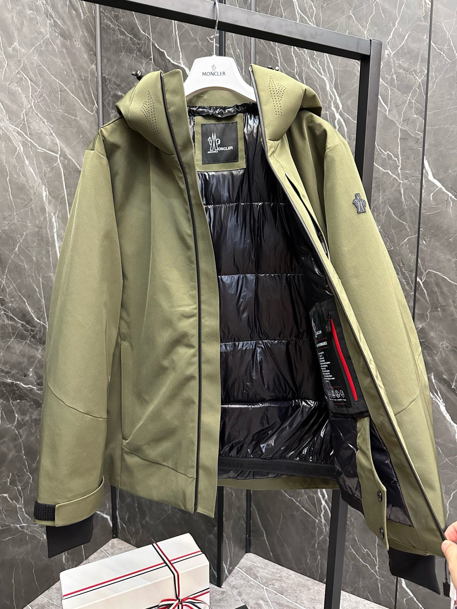 MNC Windbreaker