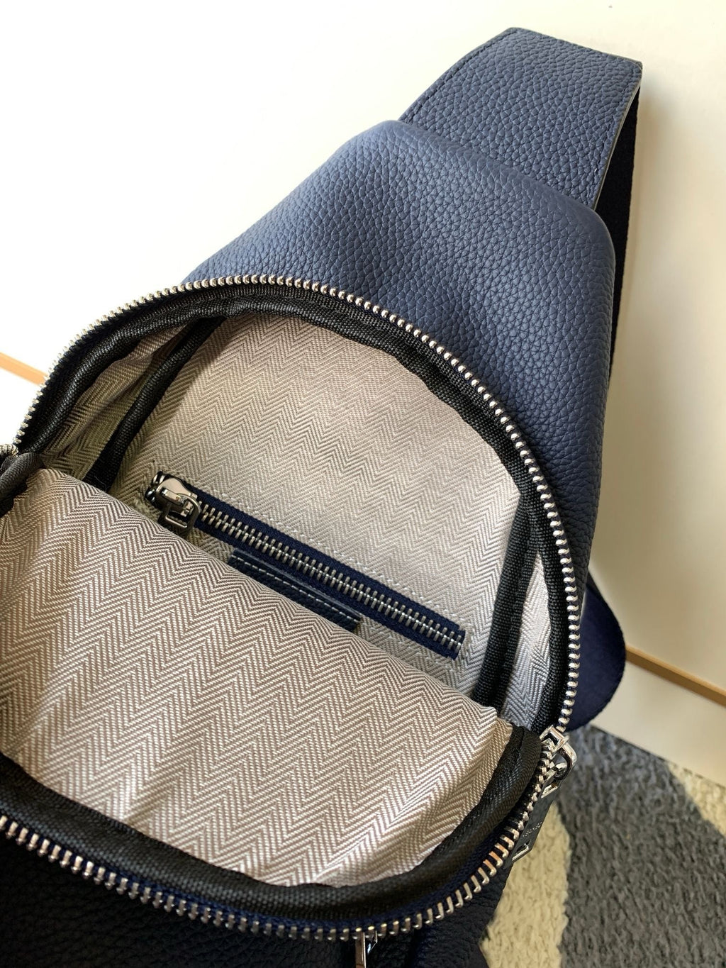 HMS Crossbody Bag