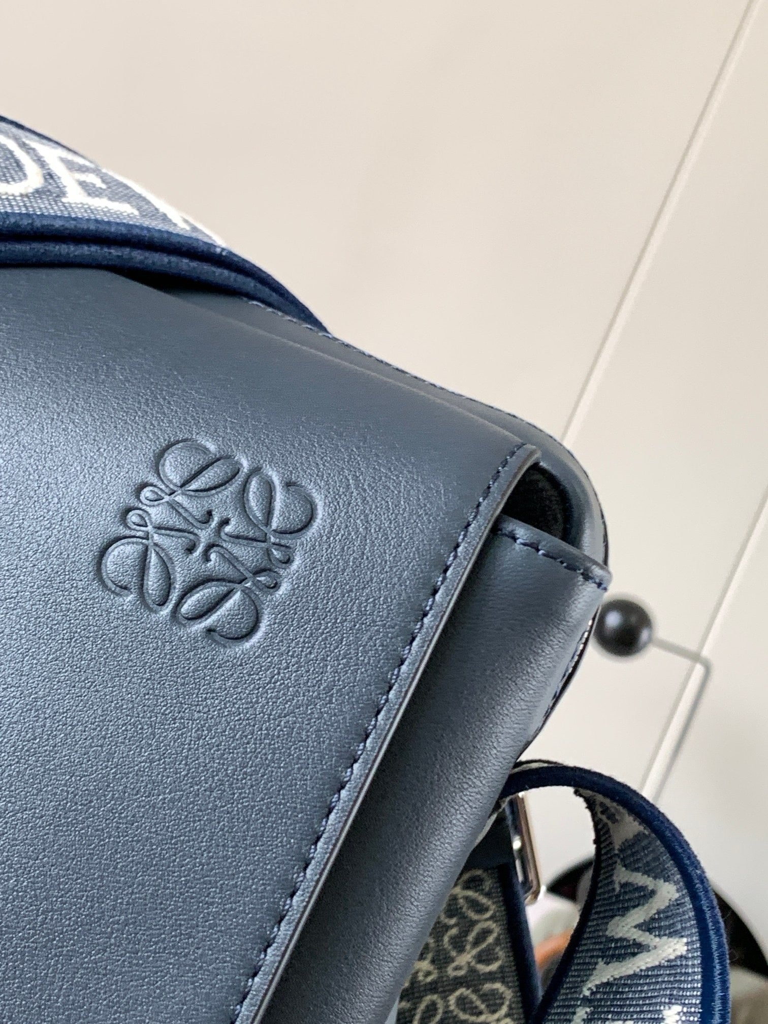 LW Messenger Bag