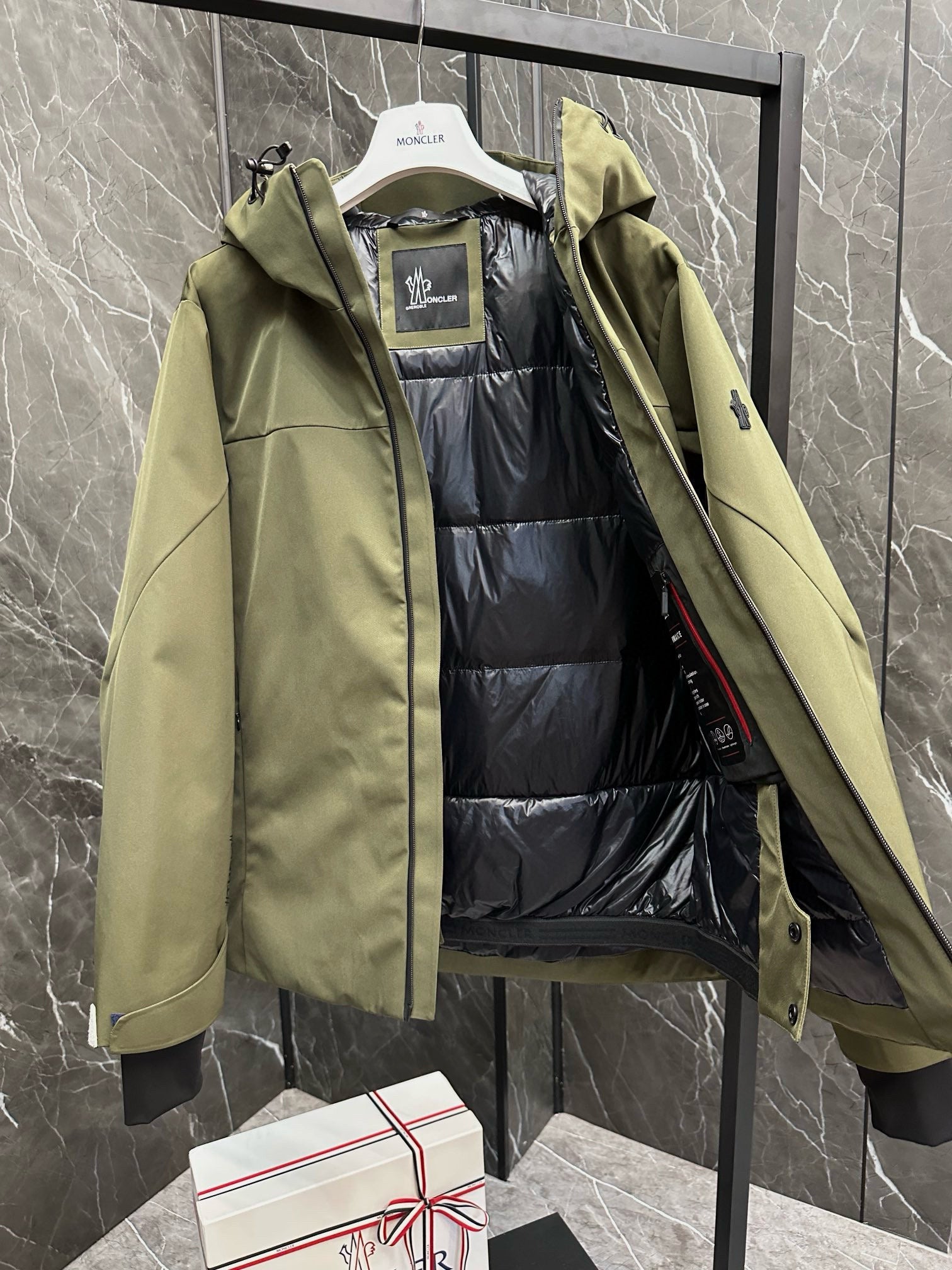 MNC Windbreaker