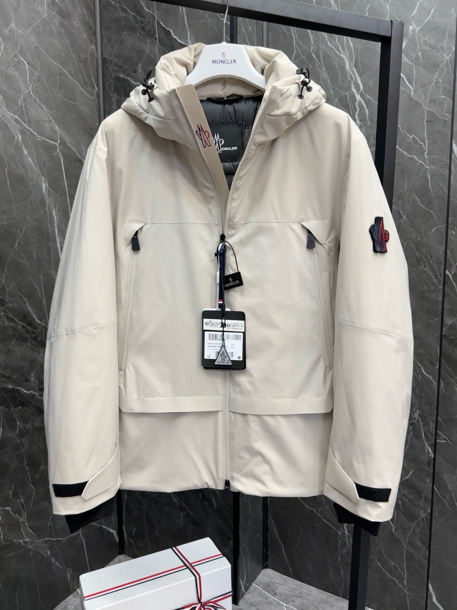 MNC Windbreaker