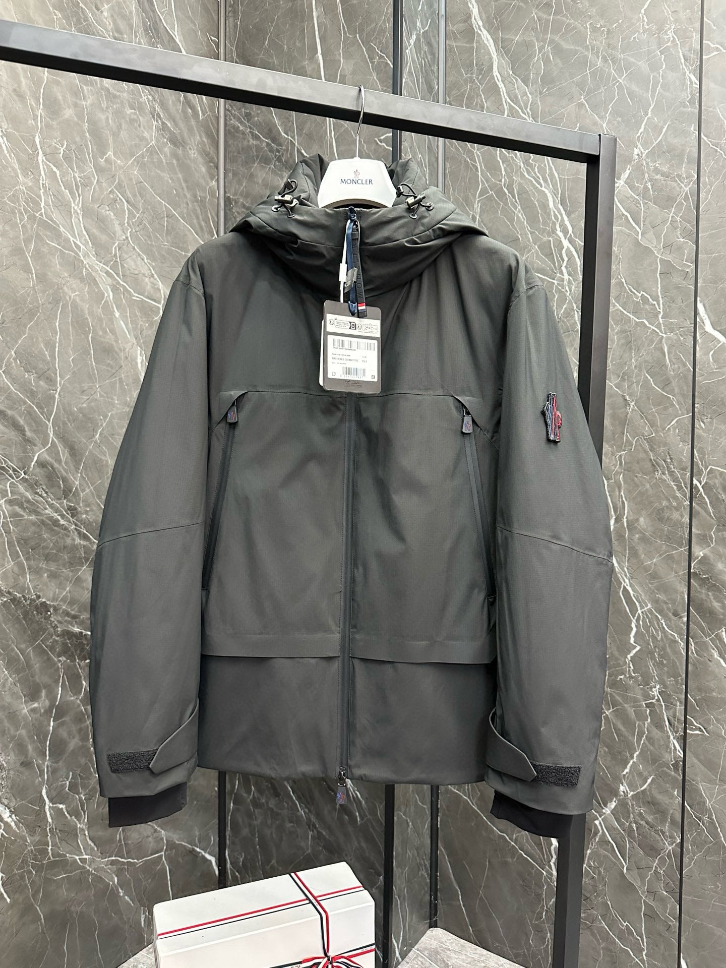 MNC Windbreaker