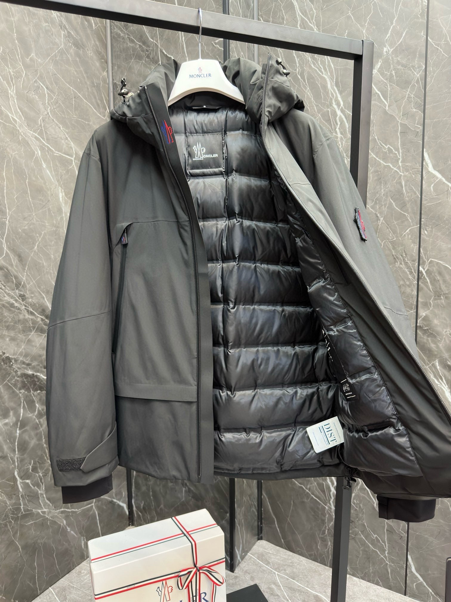 MNC Windbreaker
