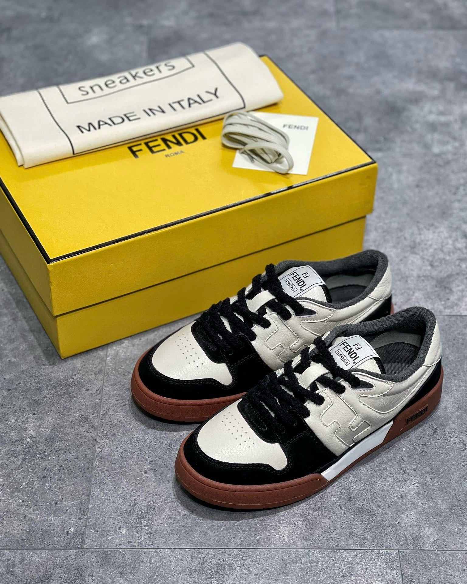 FD Sneakers