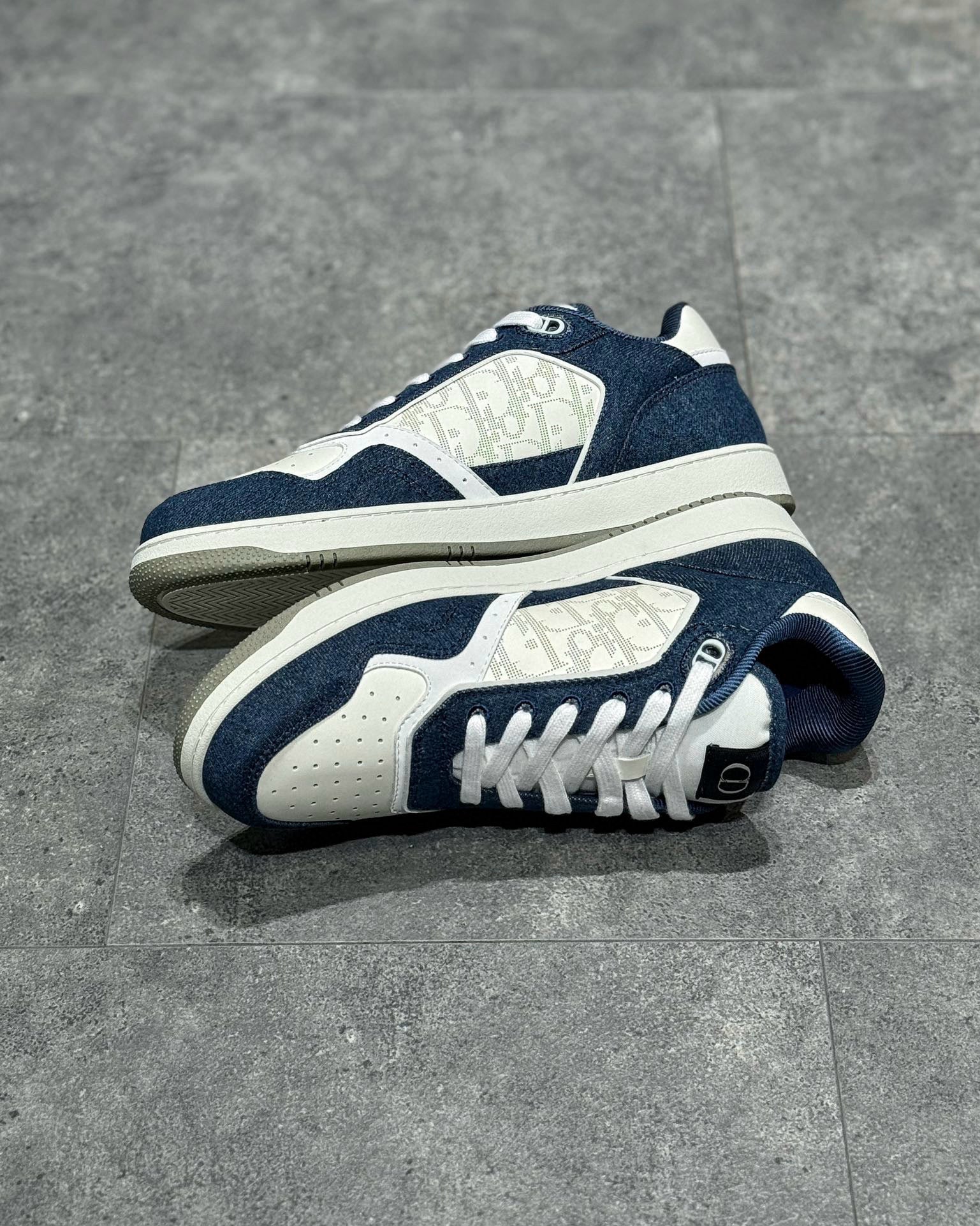 CD Sneakers