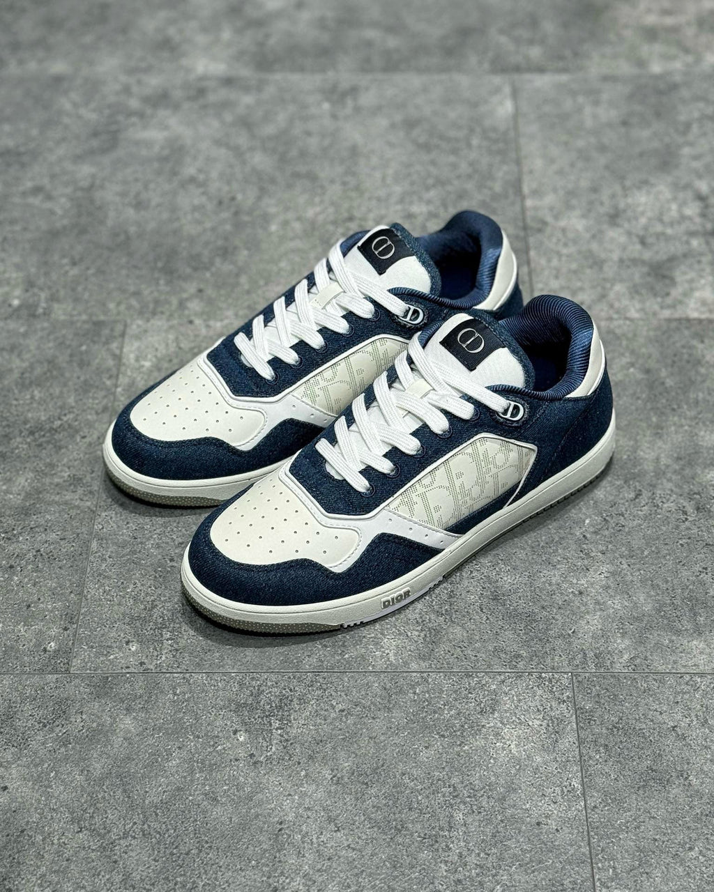 CD Sneakers