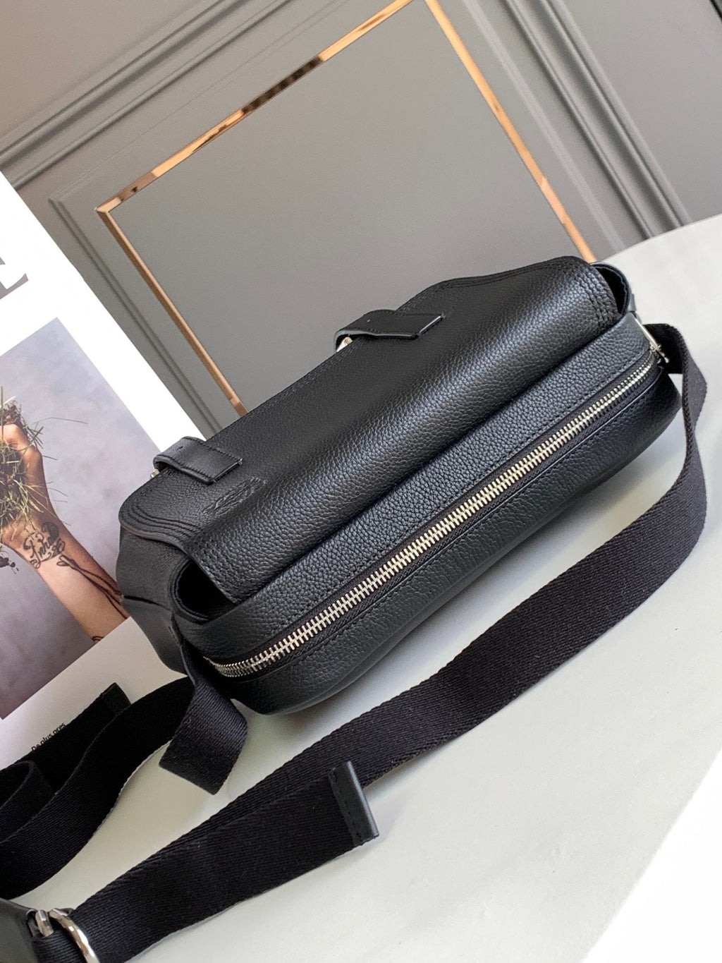 LW Messenger Bag