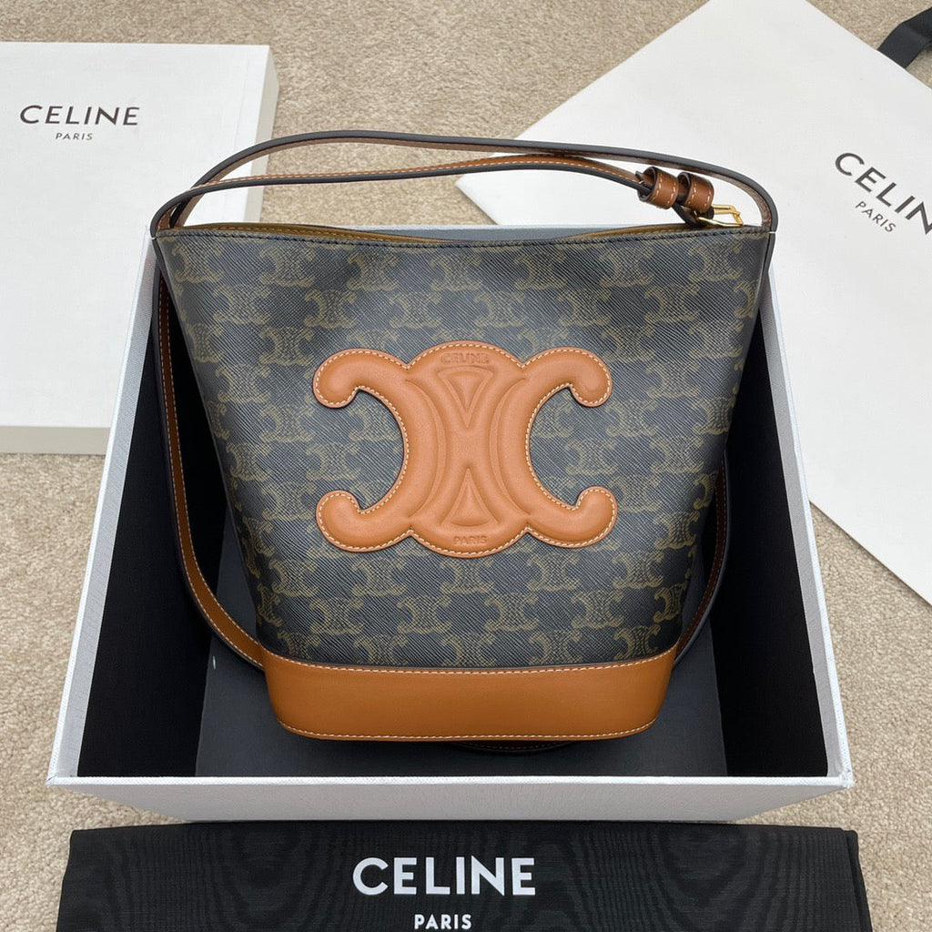 CE Triomphe Bucket