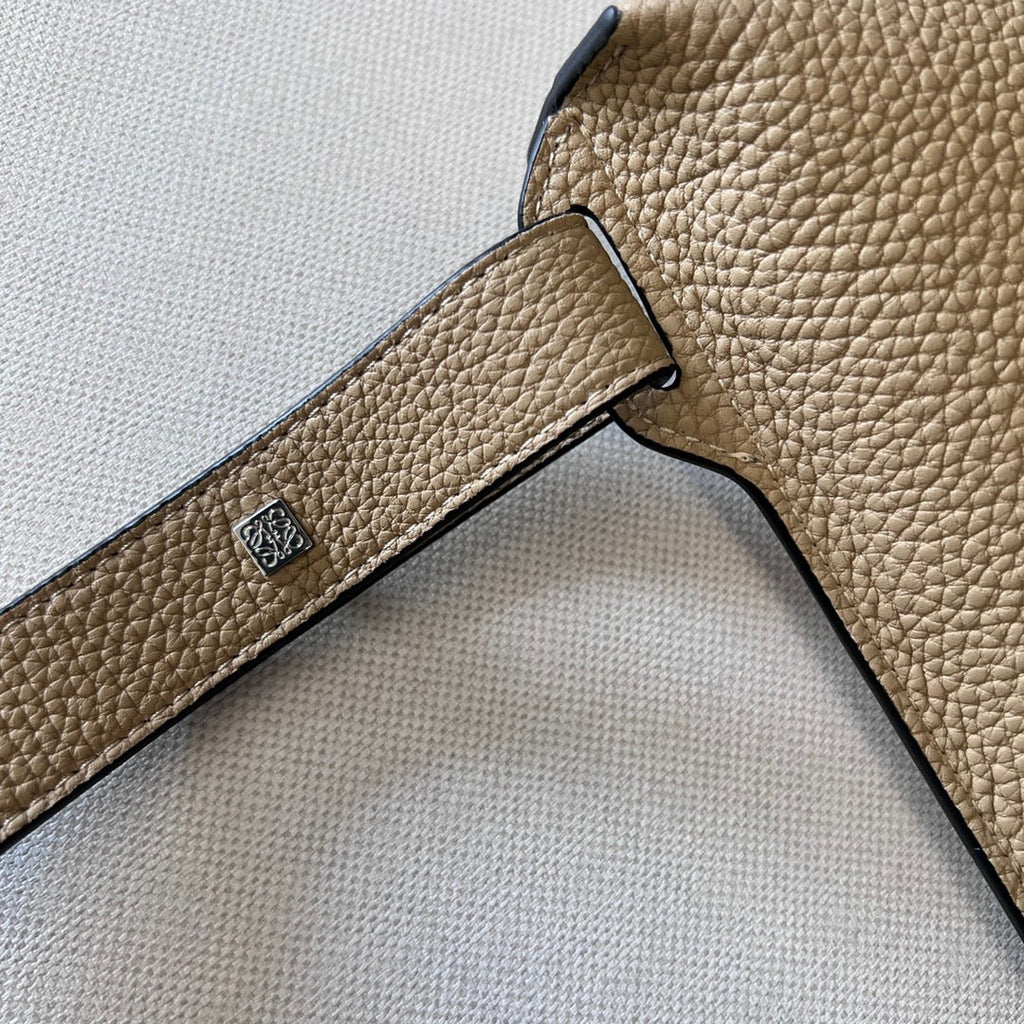 LW Sling Bag