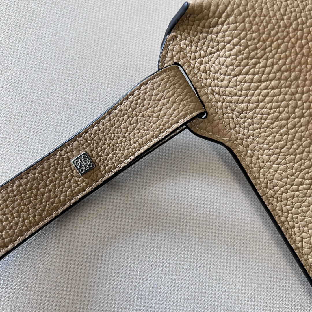 LW Sling Bag