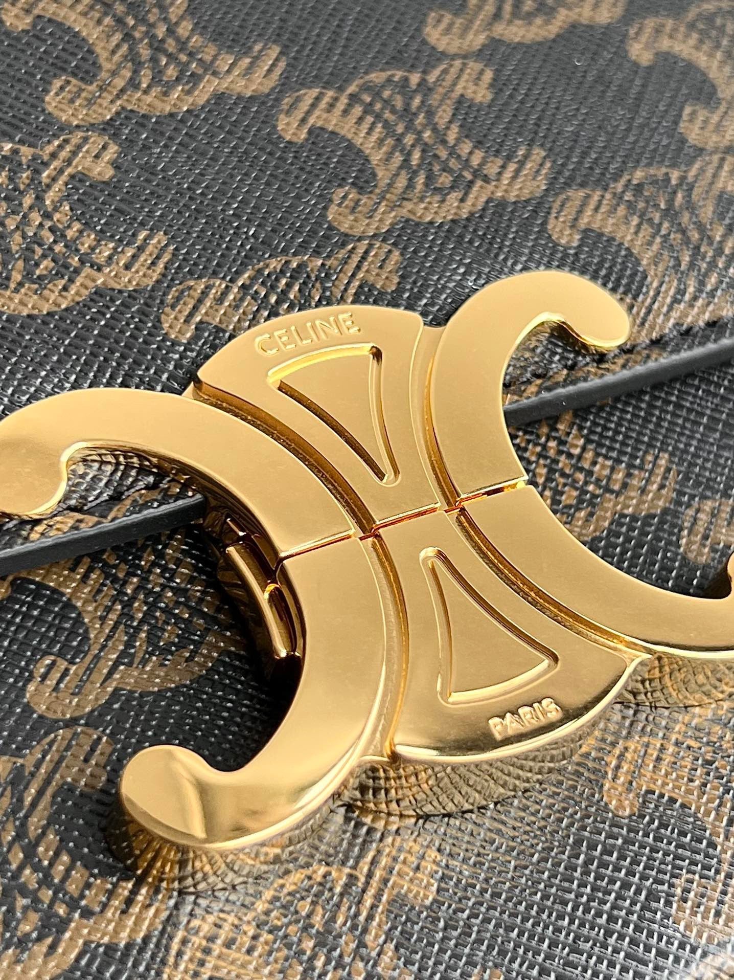 CE Triomphe Hobo