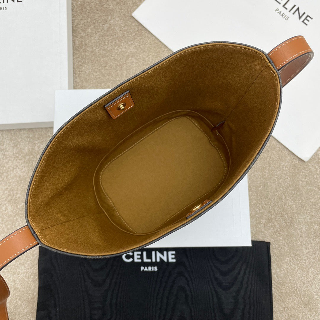 CE Triomphe Bucket