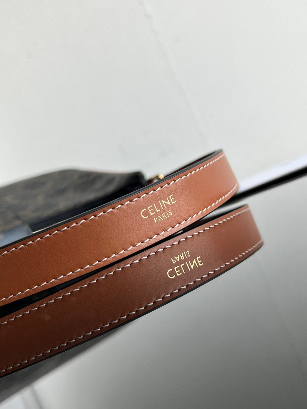 CE Triomphe Hobo