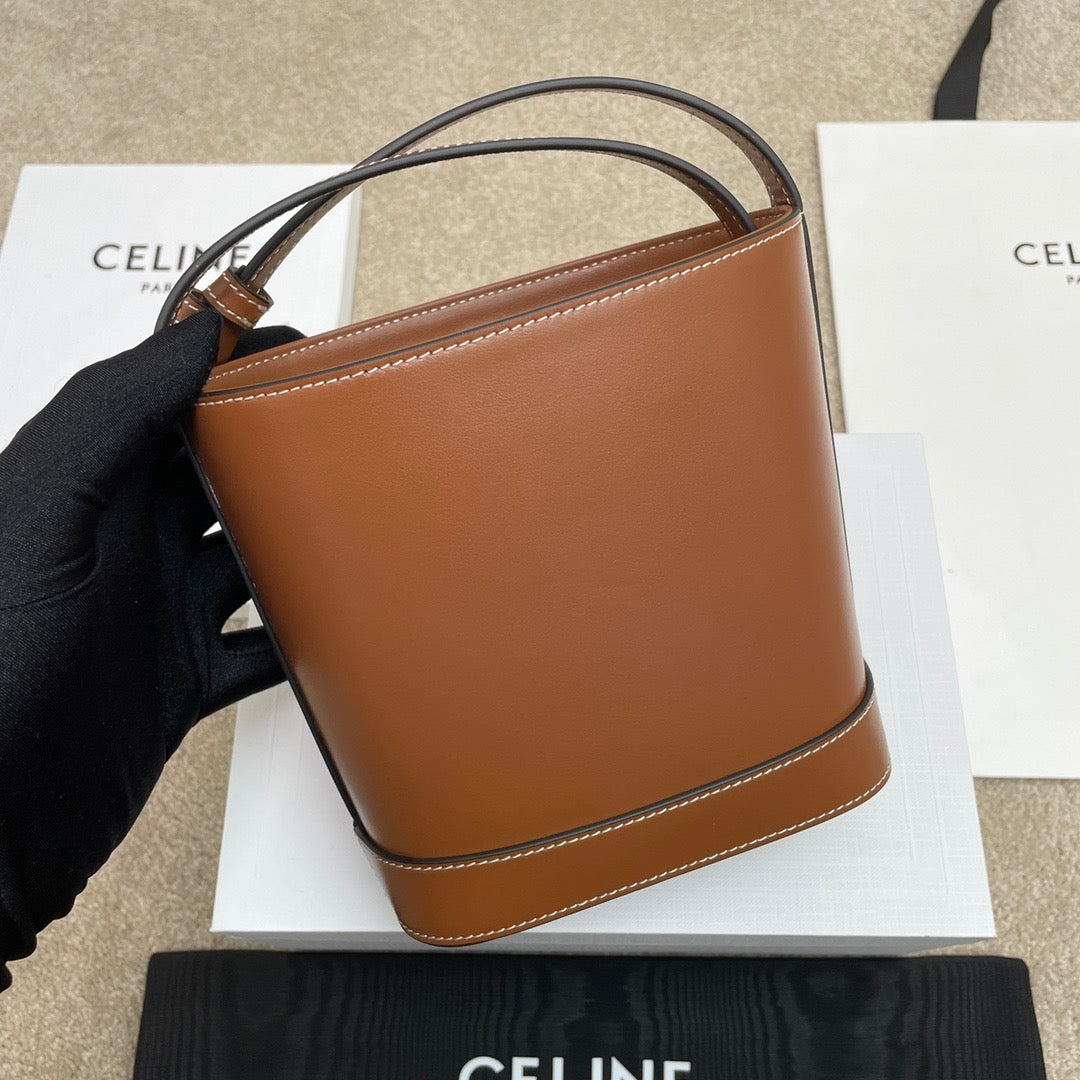CE Triomphe Bucket