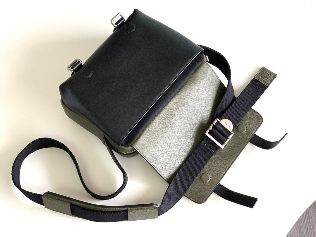 LW Messenger Bag