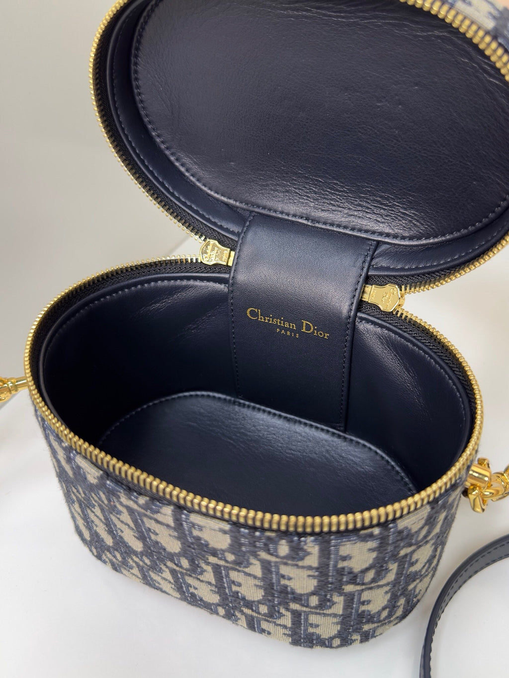 CD Classic Vanity