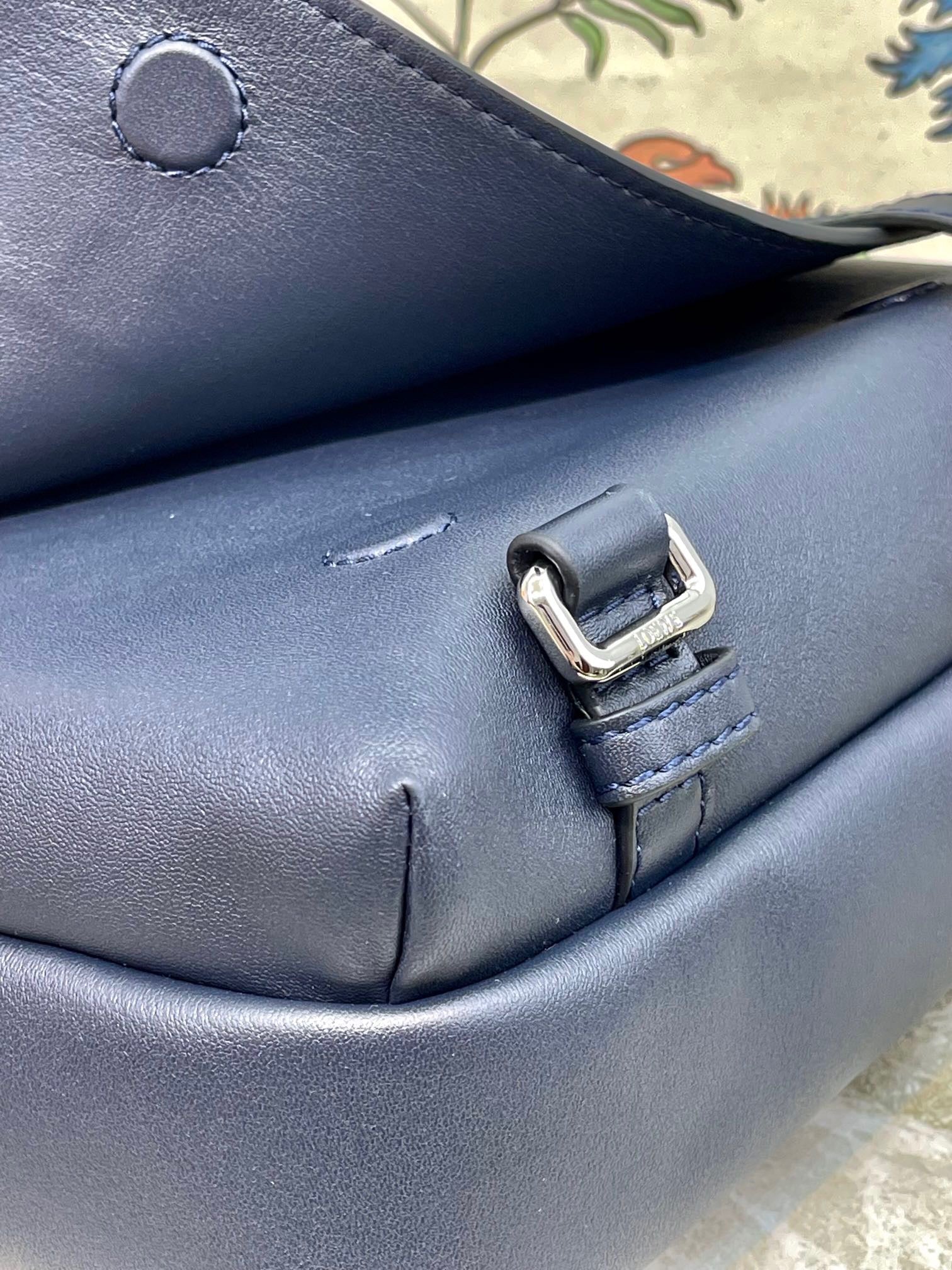 LW Messenger Bag