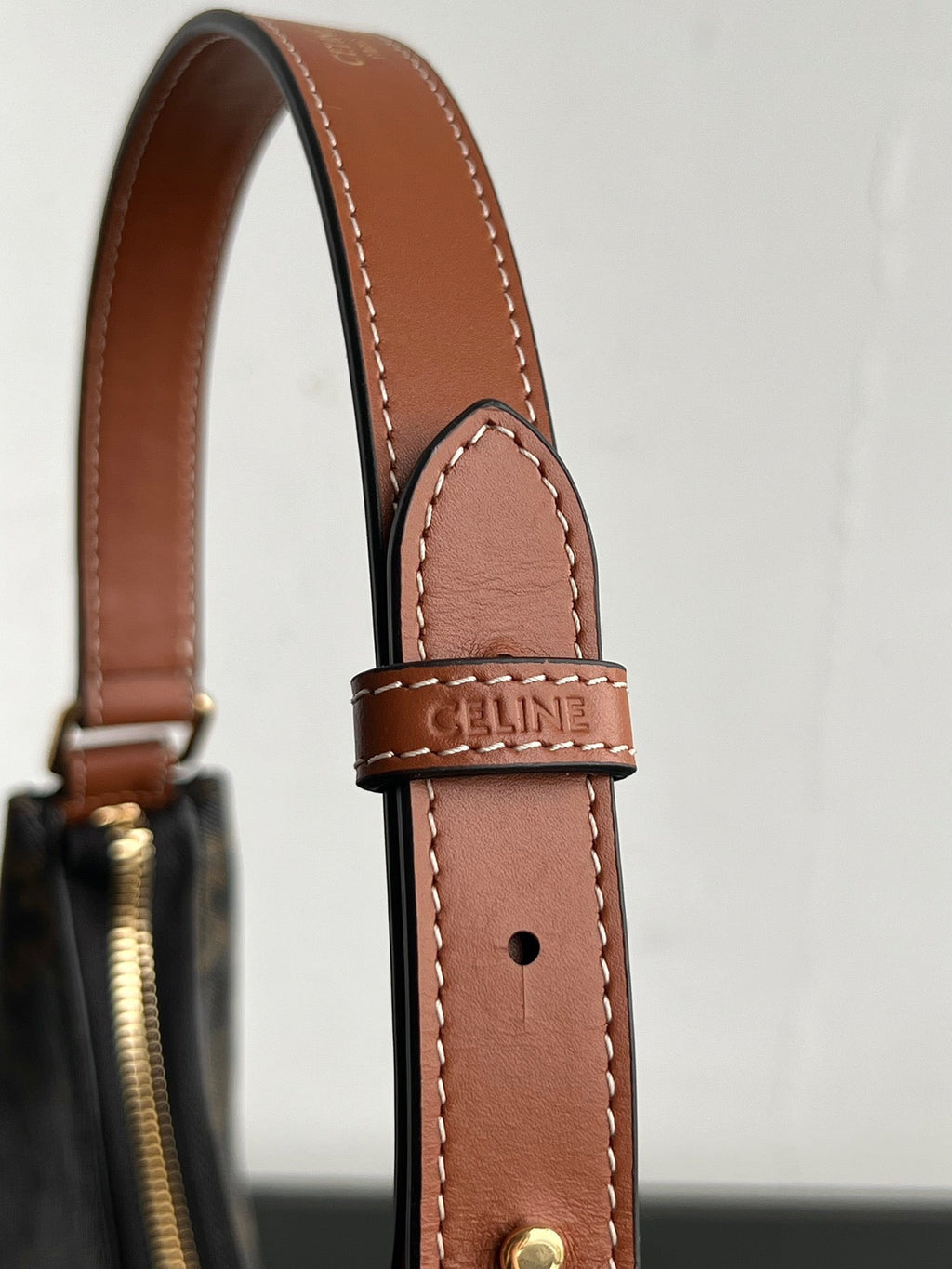 CE Triomphe Hobo