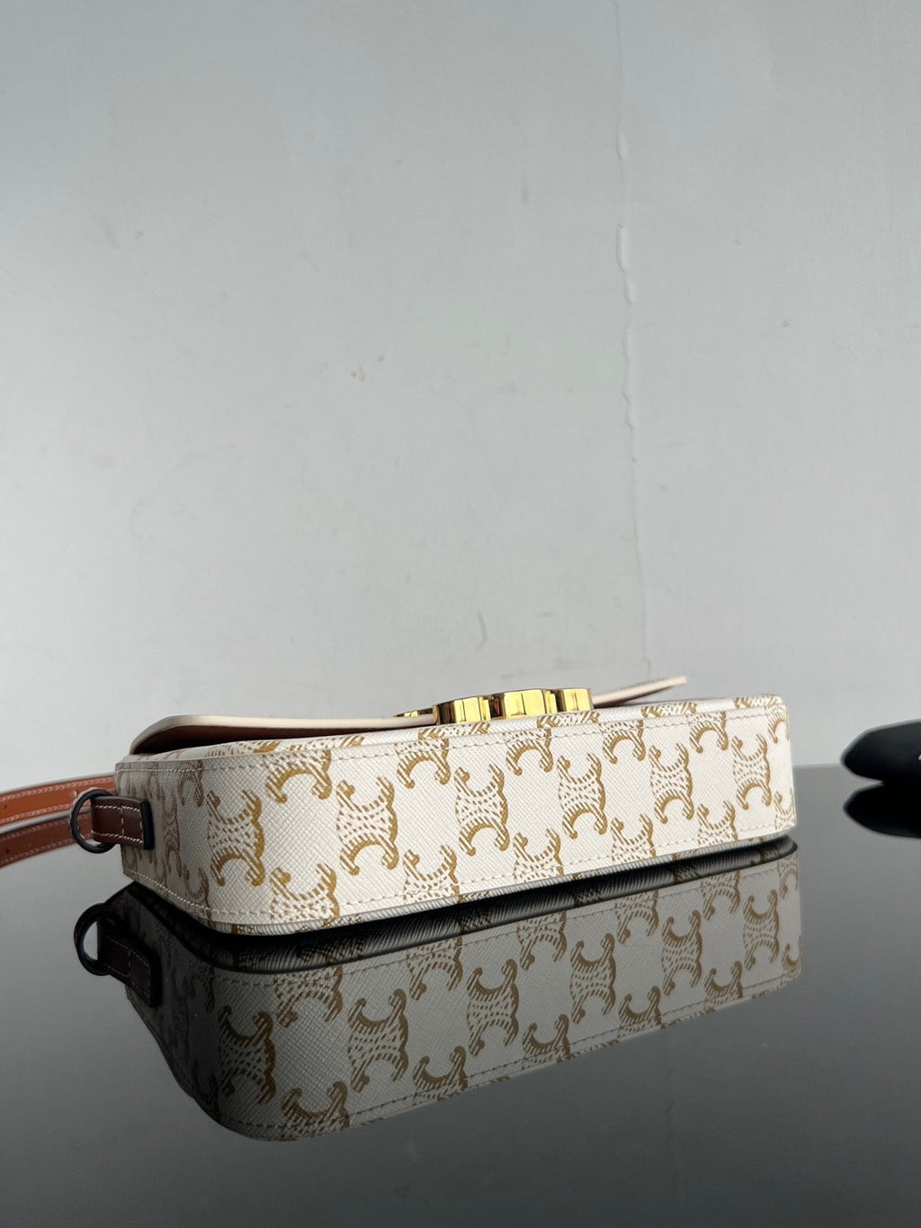 CE Triomphe Hobo