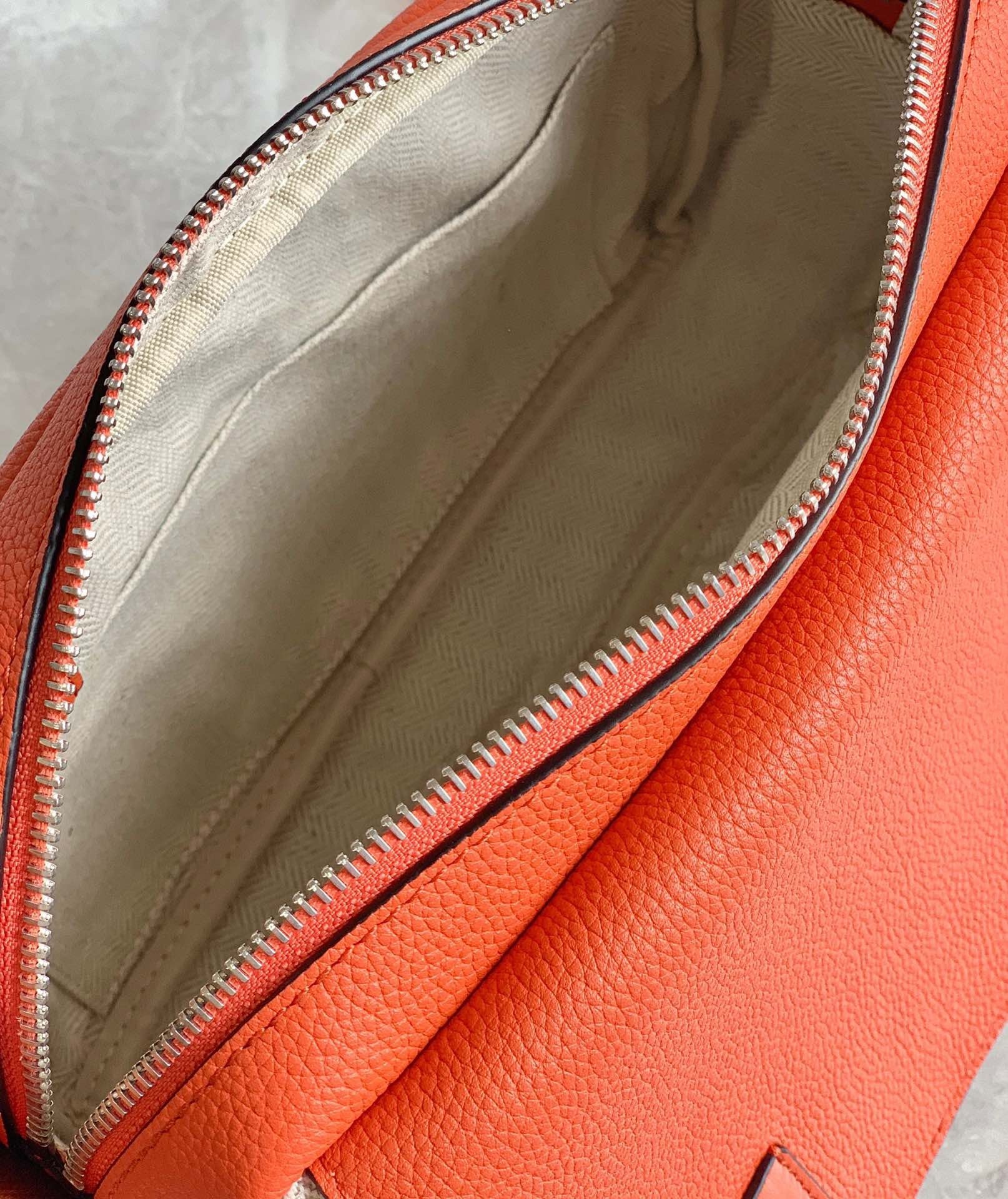 LW Messenger Bag