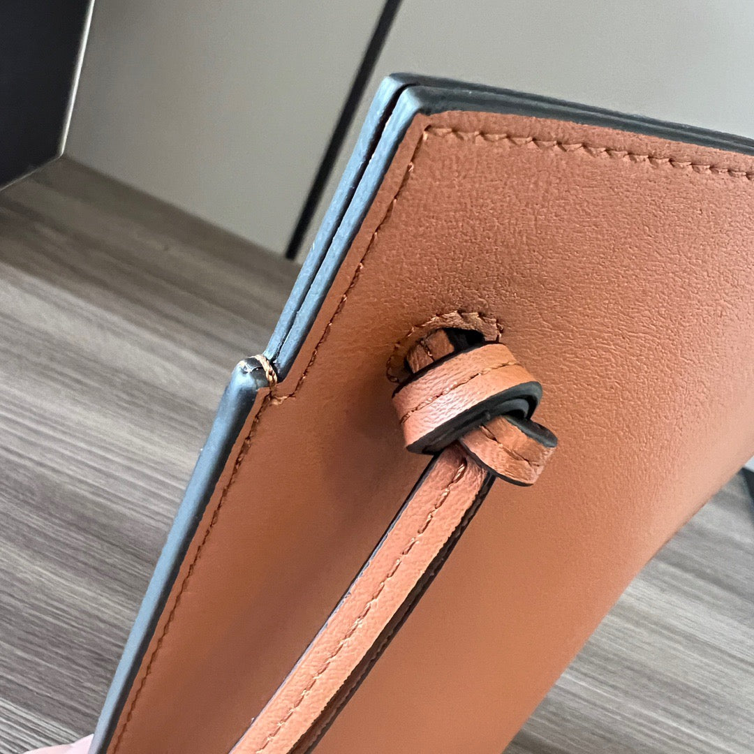 LW Sling Bag