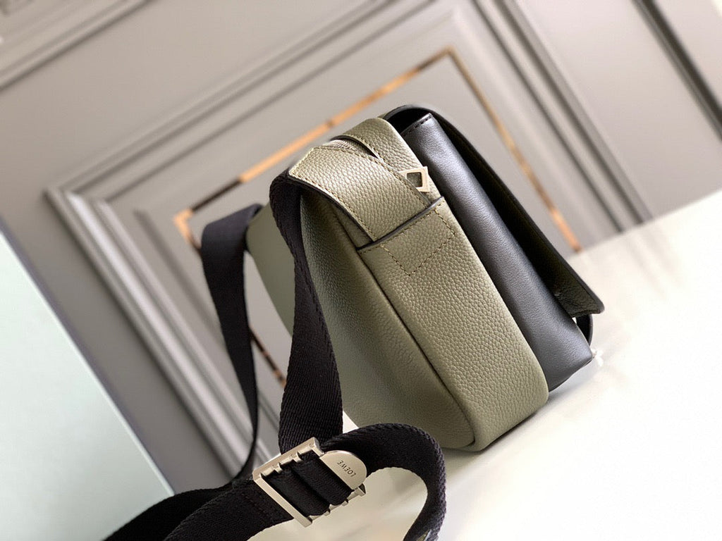 LW Messenger Bag