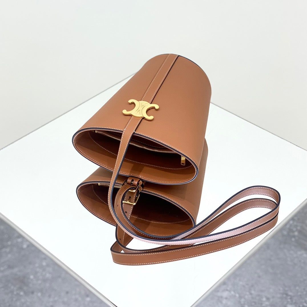 CE Triomphe Bucket