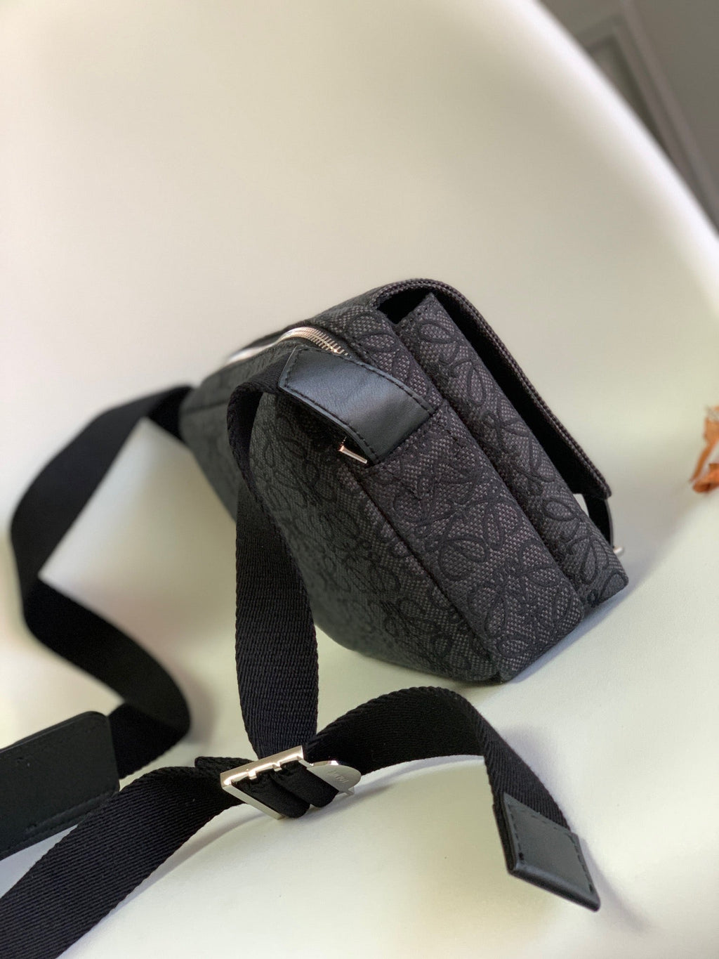 LW Messenger Bag