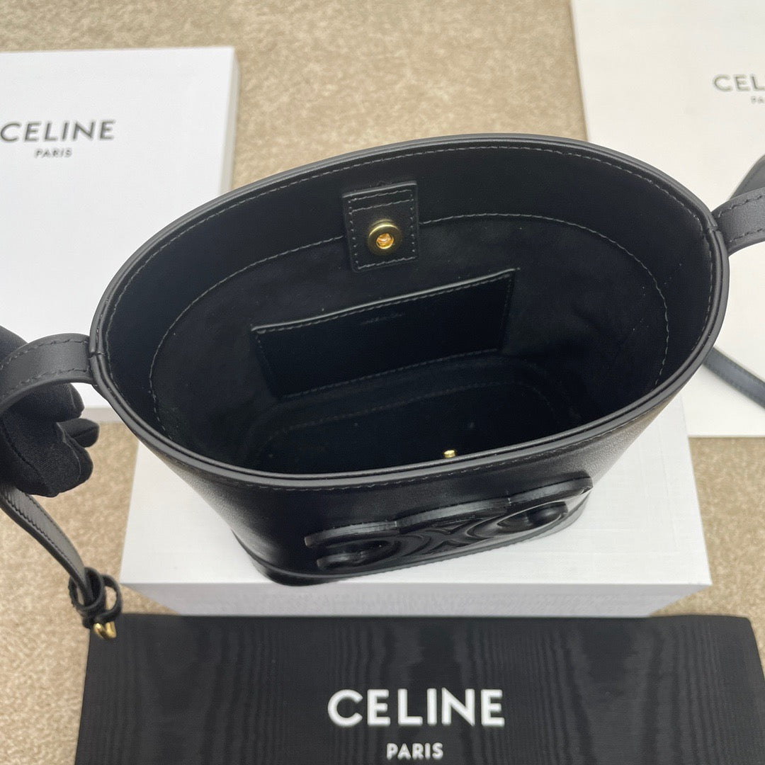 CE Triomphe Bucket