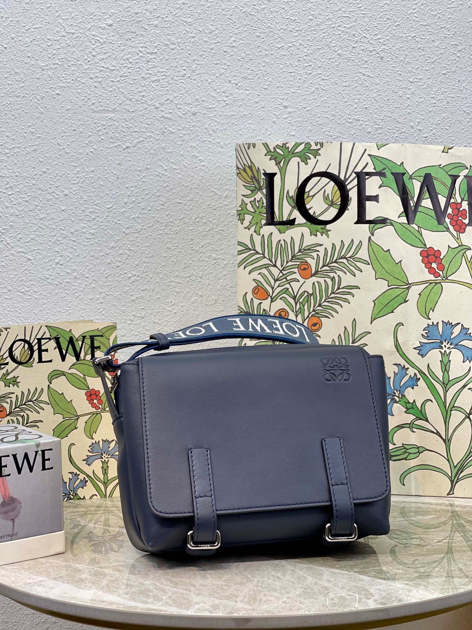 LW Messenger Bag