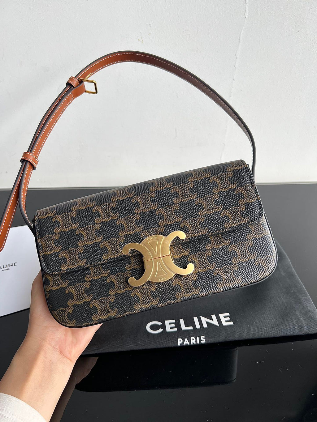 CE Triomphe Hobo
