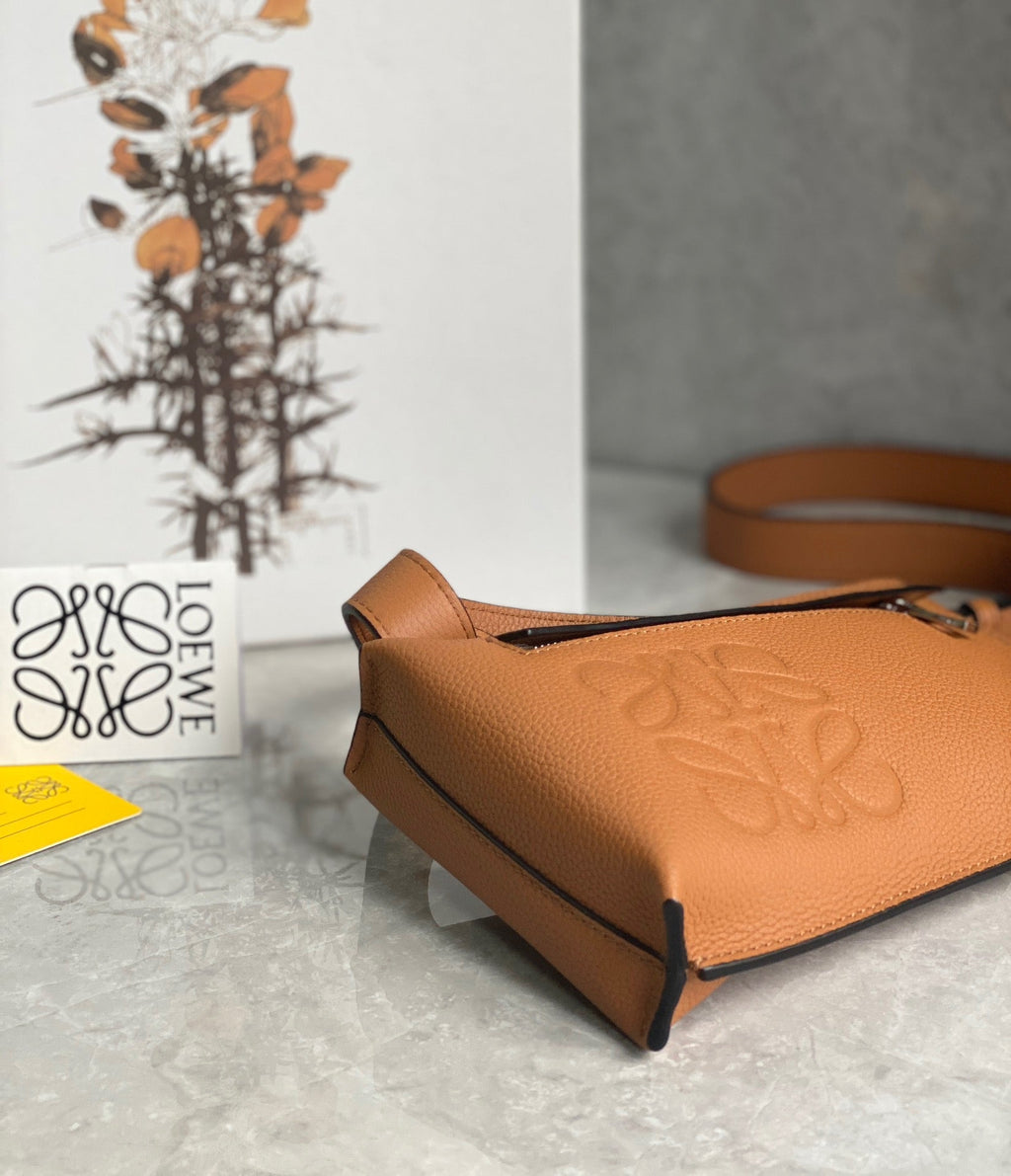 LW Sling Bag