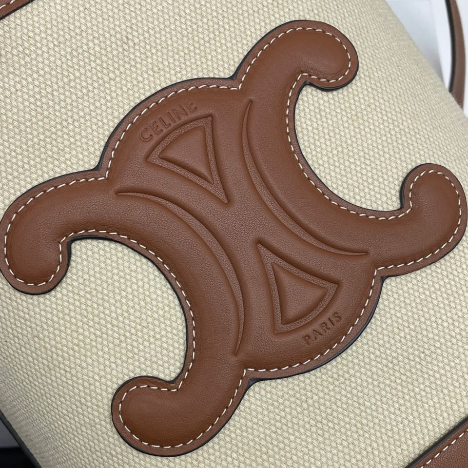 CE Triomphe Bucket
