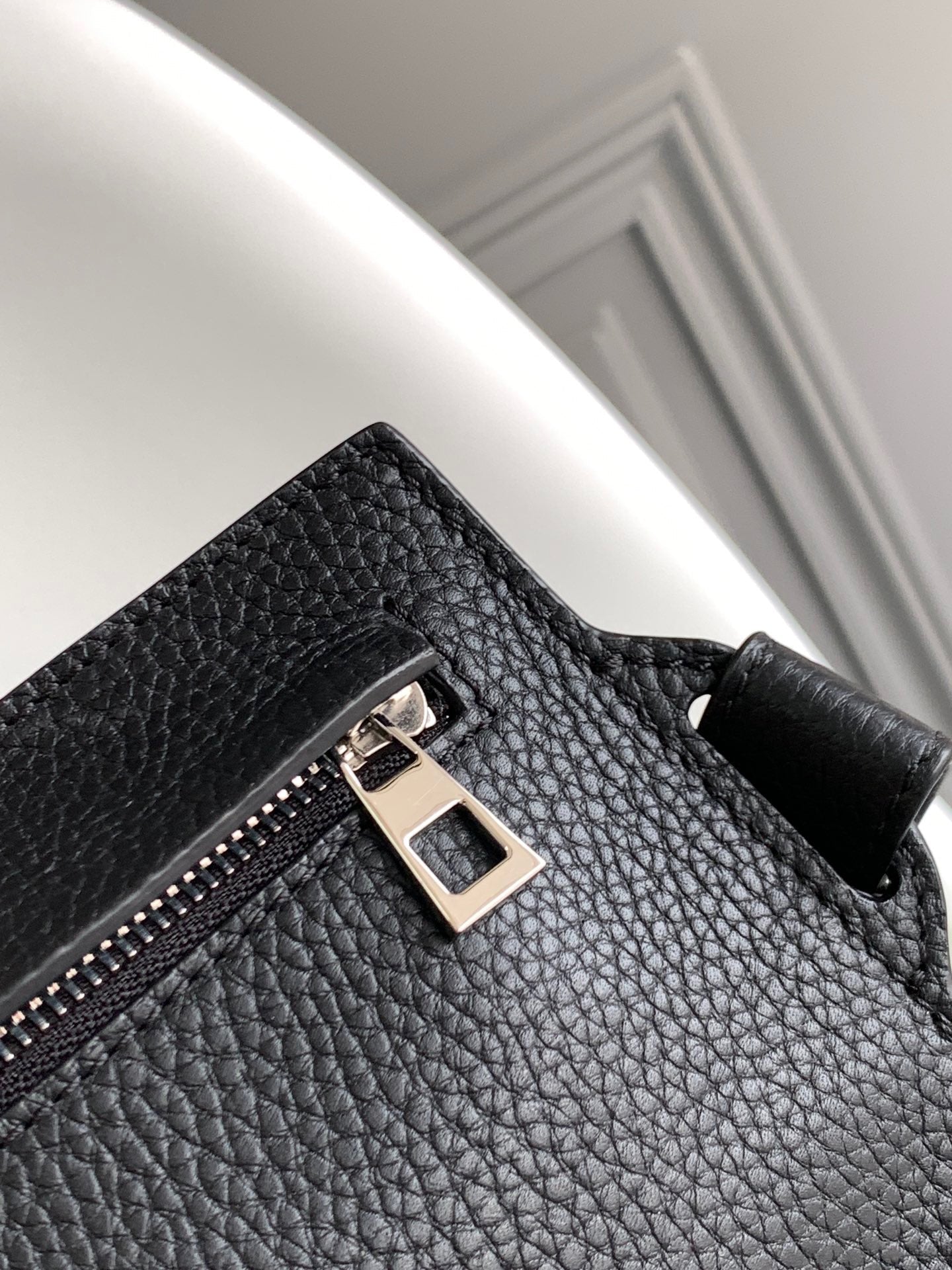 LW Sling Bag