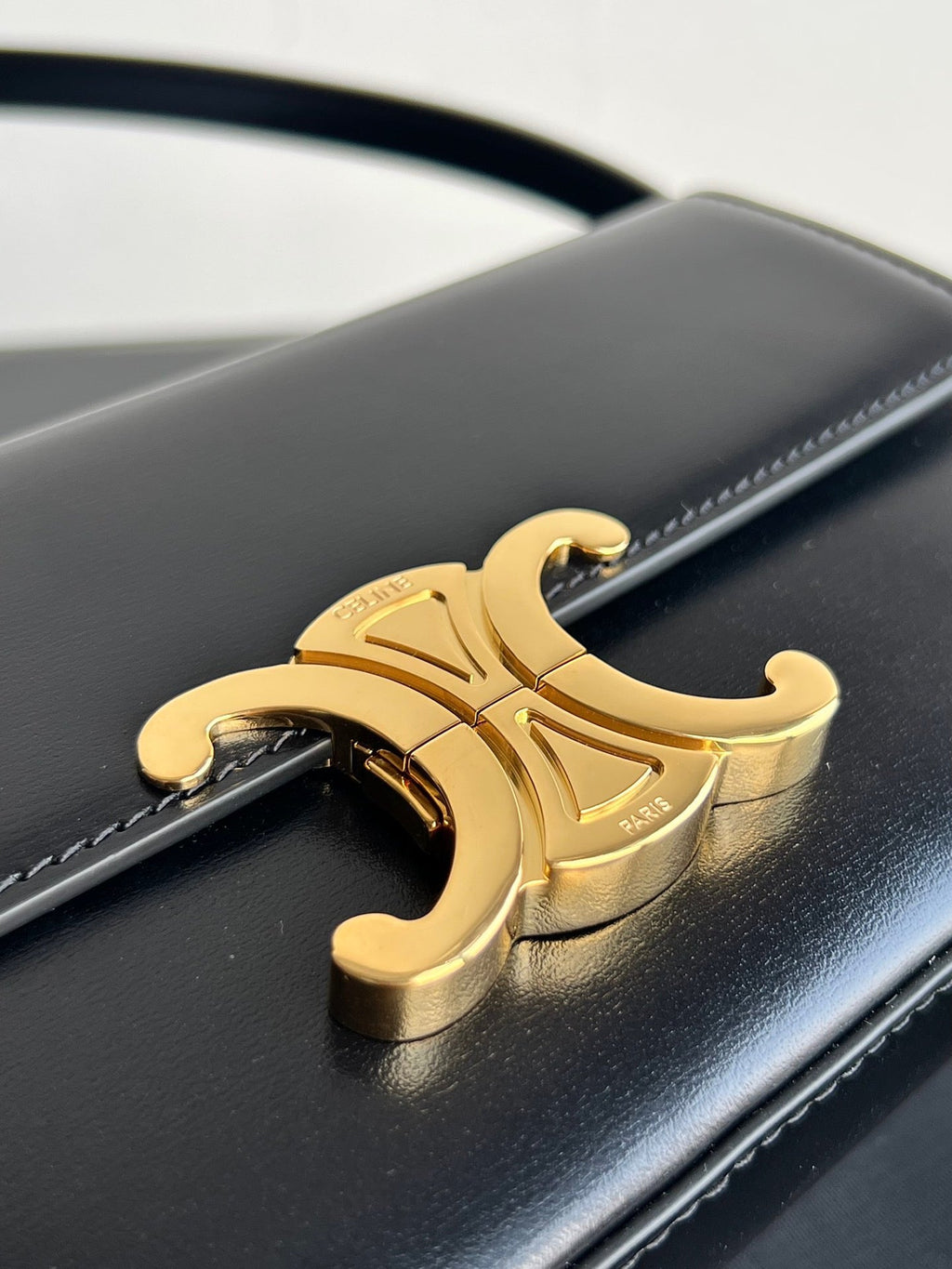 CE Triomphe Hobo