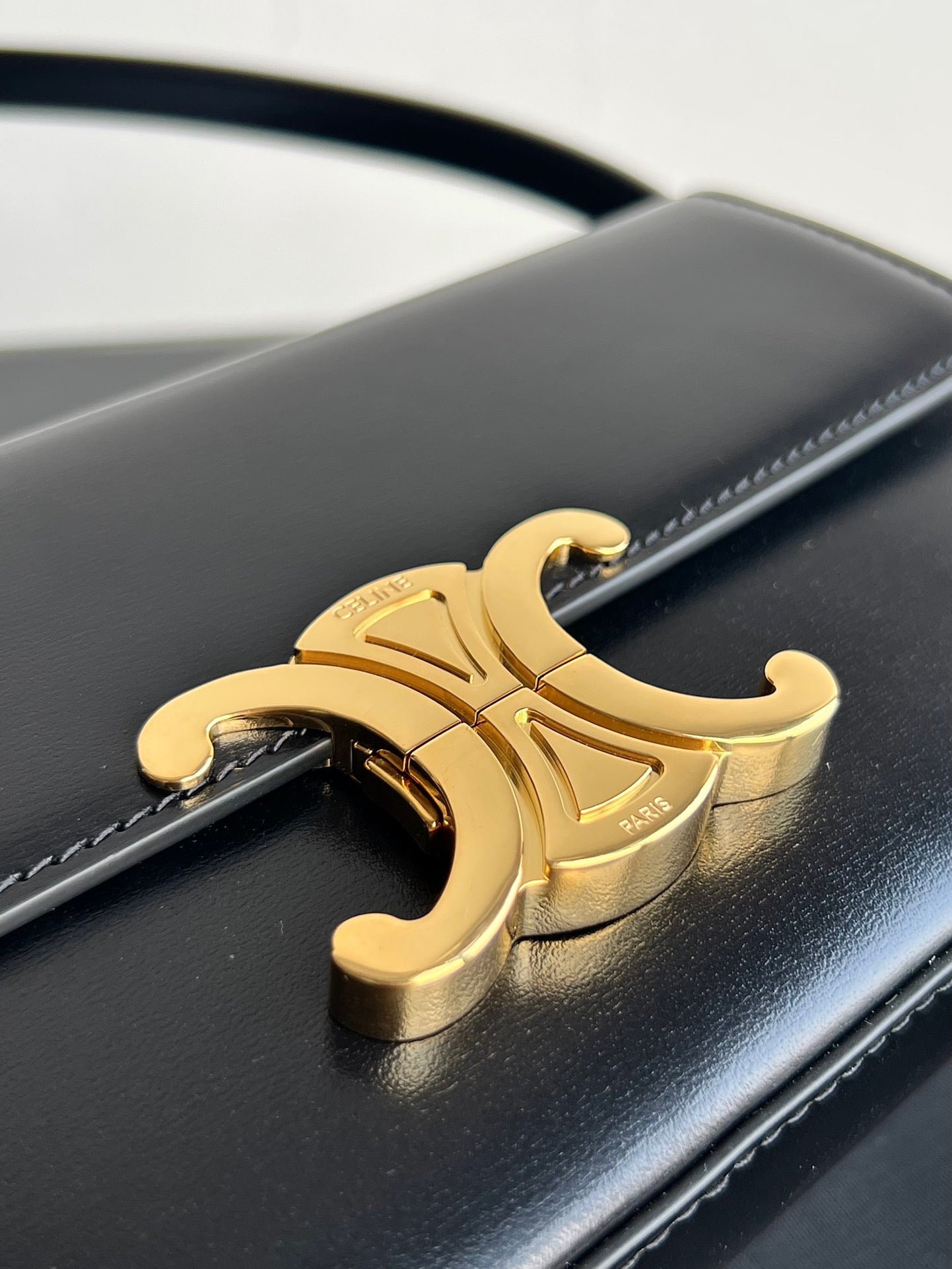 CE Triomphe Hobo