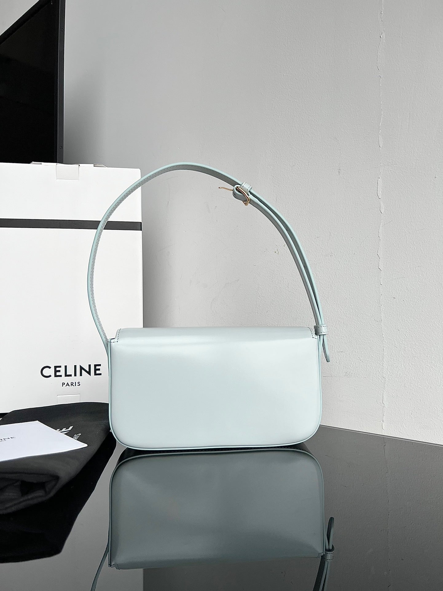 CE Triomphe Hobo