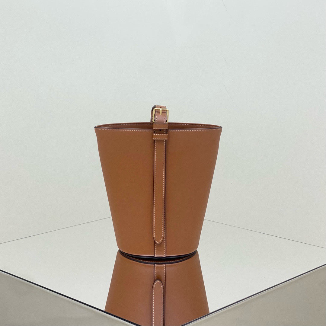CE Triomphe Bucket